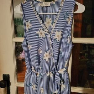 Sienna Sky pin stripe daisy blouse size m